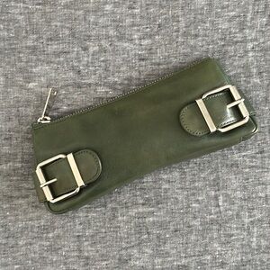 Banana Republic Kelly green leather clutch purse